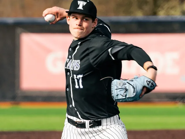 Lucas Geren pitching